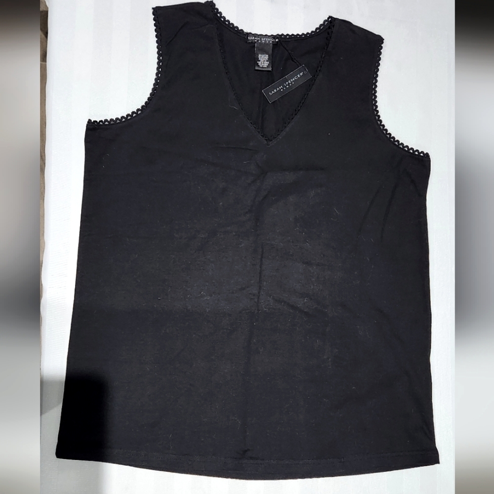 Sarah Spencer's Sleeveless black top 1x